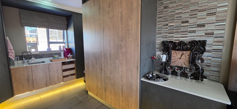 5 Bedroom Property for Sale in Island View Western Cape